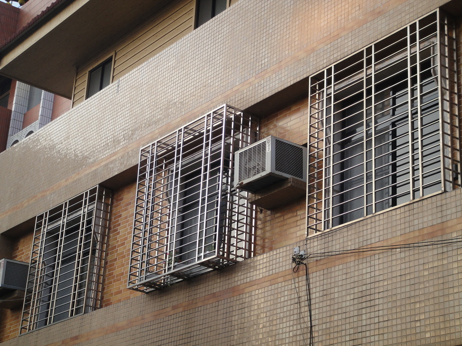 房屋整新修繕-不鏽鋼防盜窗設計安裝