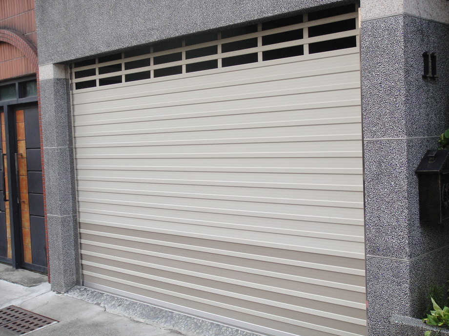 舊屋整修翻新-鍍鋁鋅快速捲門安裝規劃