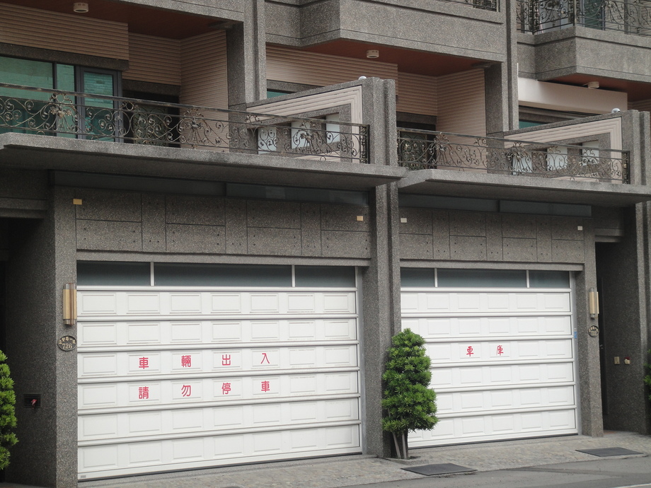 舊屋整修翻新-鍍鋁鋅快速捲門安裝規劃