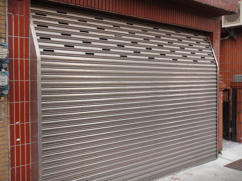 舊屋翻修整新-不鏽鋼白鐵鐵捲門安裝規劃