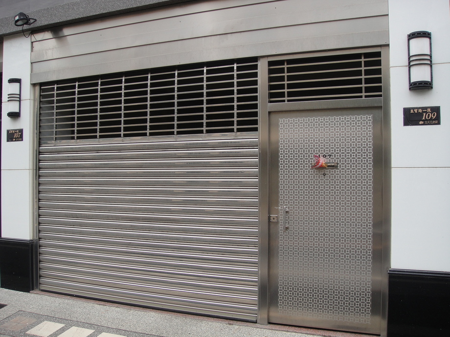 舊屋翻修整新-不鏽鋼白鐵鐵捲門安裝規劃