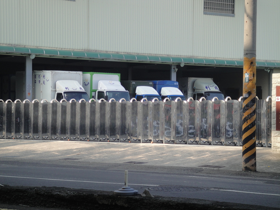 舊屋翻修整新-電動伸縮門規劃安裝