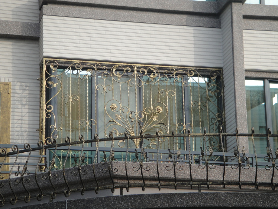 舊屋翻修整新-藝術鍛造陽台欄杆設計安裝