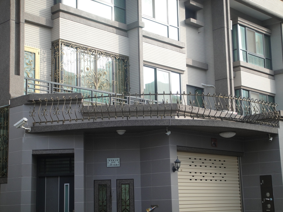 舊屋翻修整新-藝術鍛造陽台欄杆設計安裝