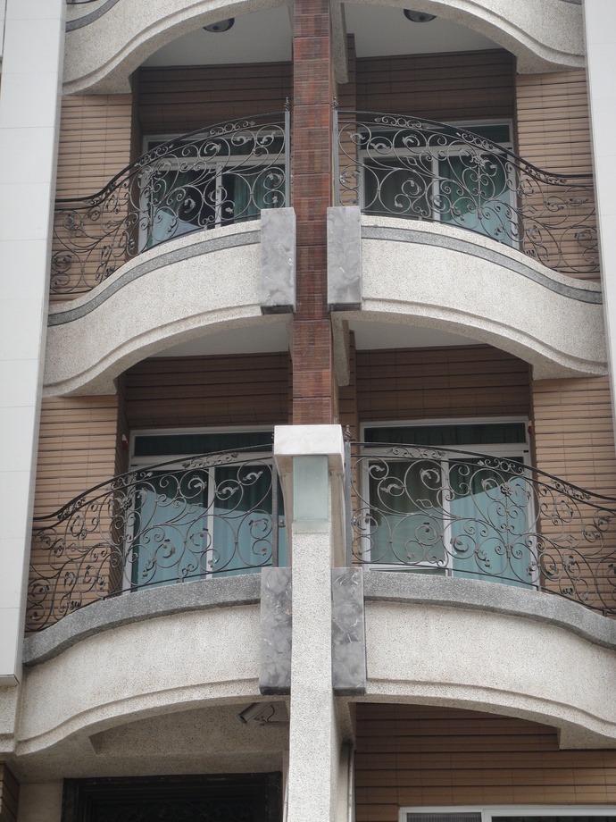 舊屋翻修整新-藝術鍛造陽台欄杆設計安裝