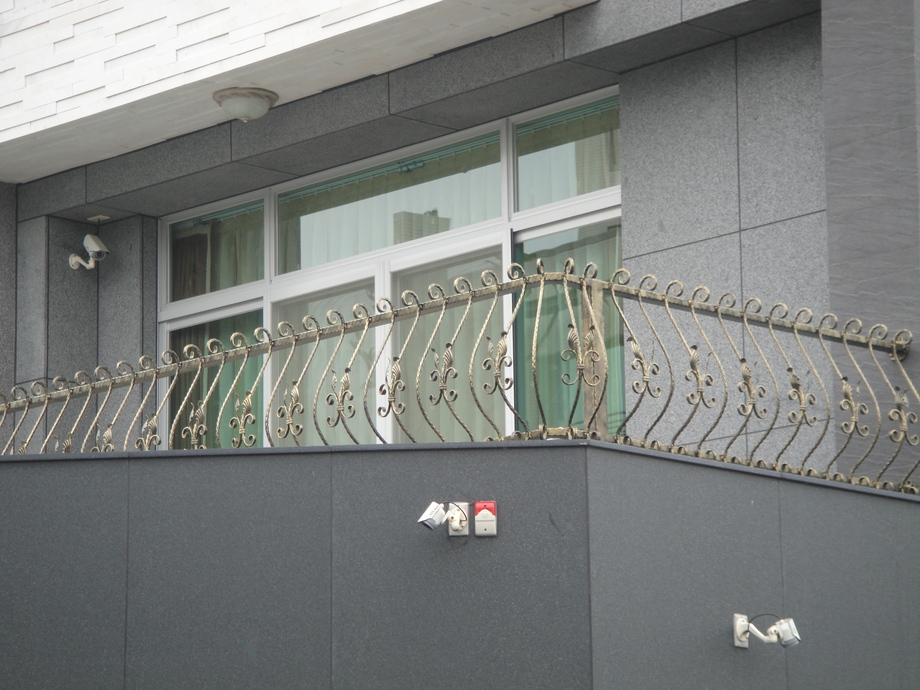 舊屋翻修整新-藝術鍛造陽台欄杆設計安裝