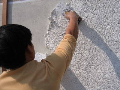 舊屋外牆拉皮-外牆隔熱節能防水施工中
