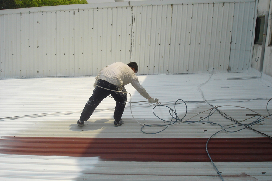 舊屋整修-廠房防水隔熱施工中