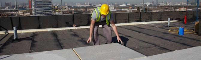 舊屋整修-廠房防水隔熱施工中