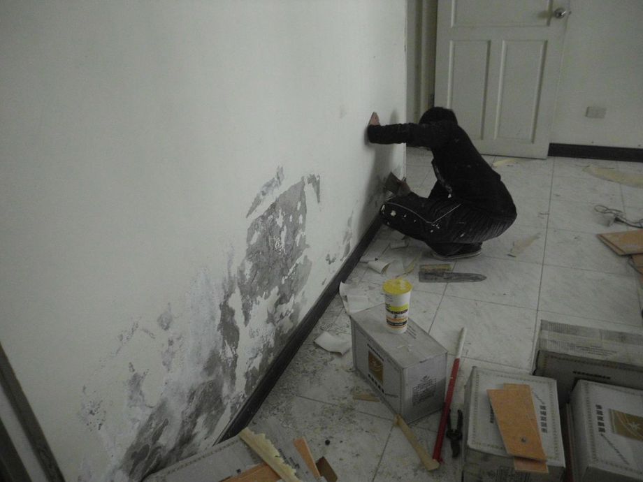 舊屋翻修整新-壁癌抓漏處理中