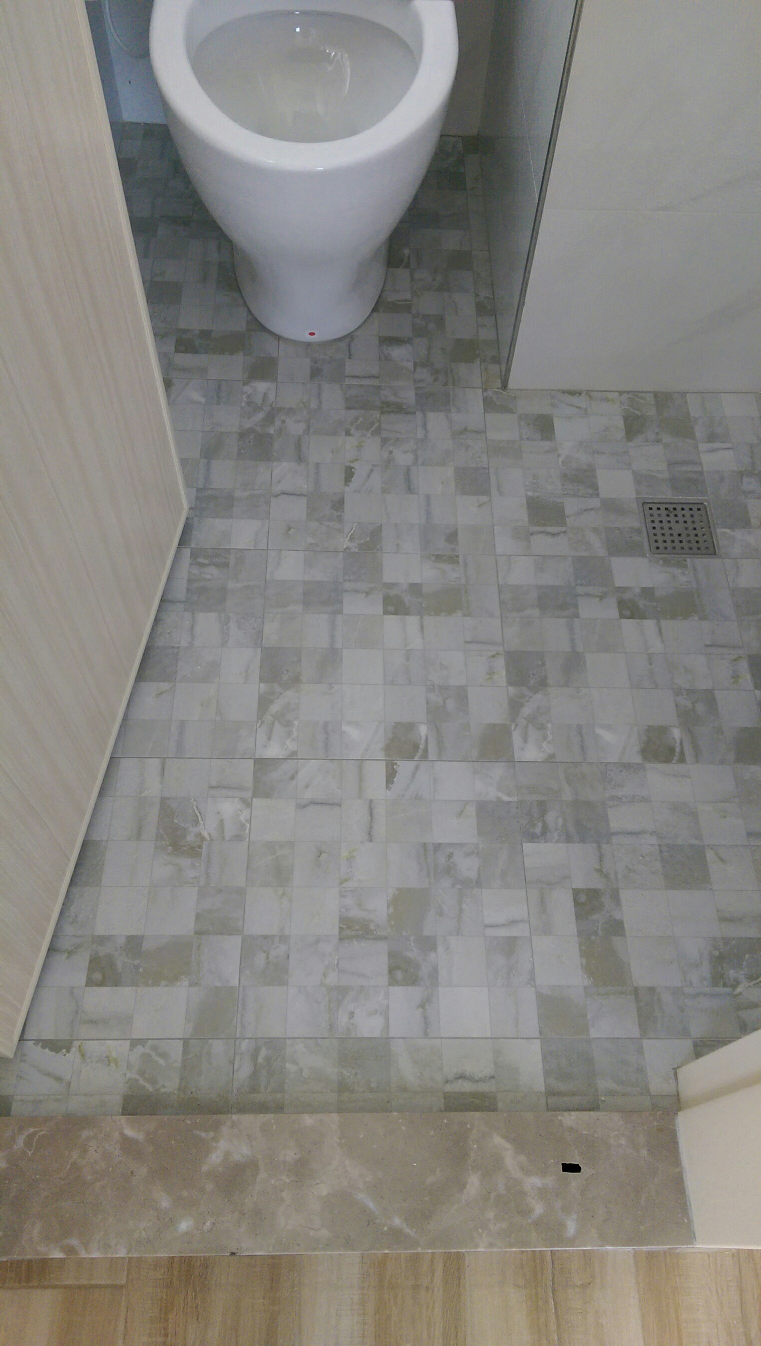 浴室地磚鋪設,地磚施工