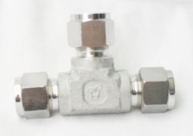 喫入式三通由任