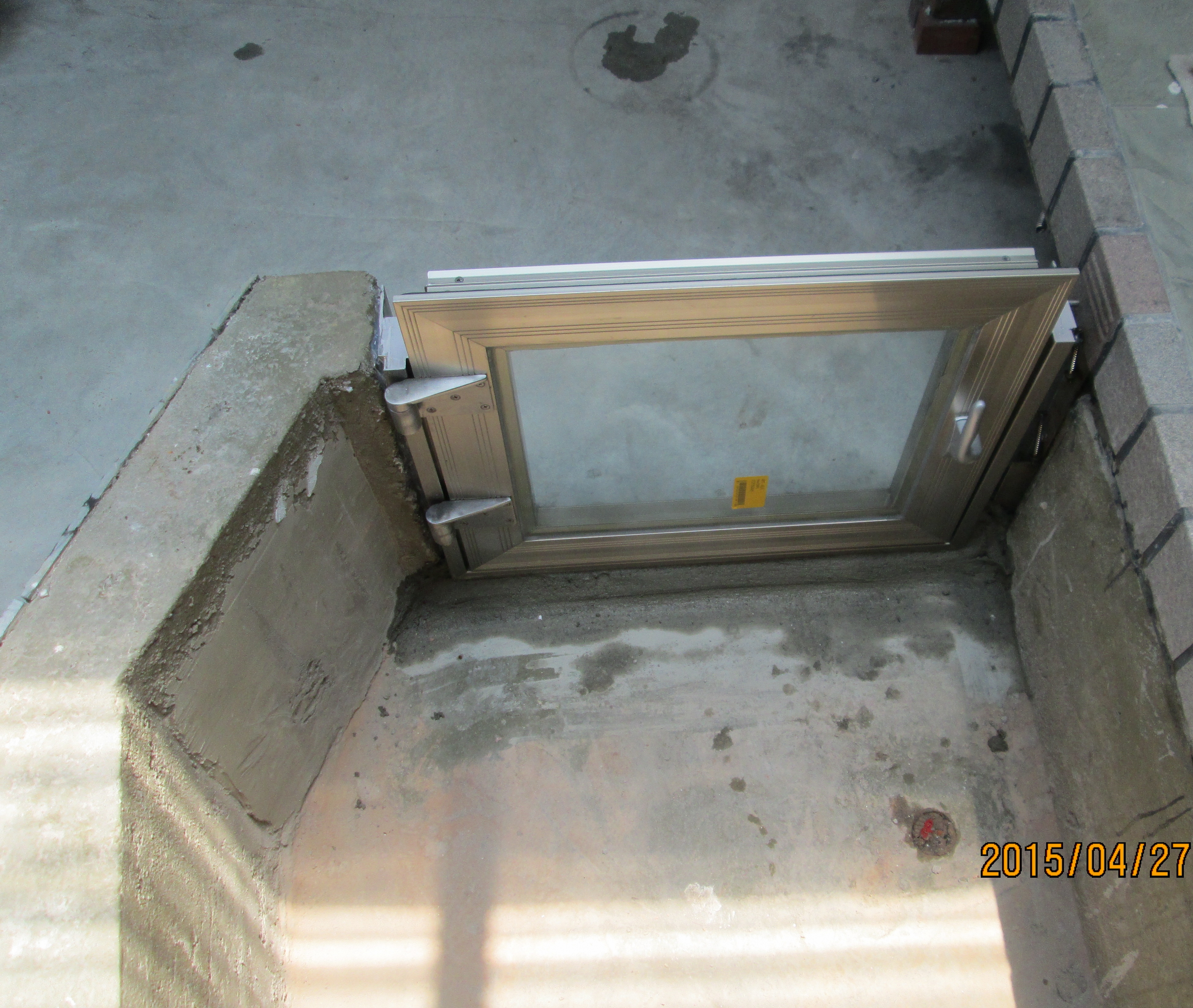 享郁營造多功能防洪水密窗