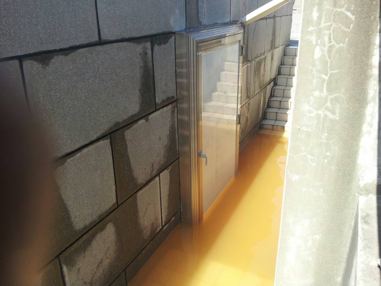 多功能防洪水密窗