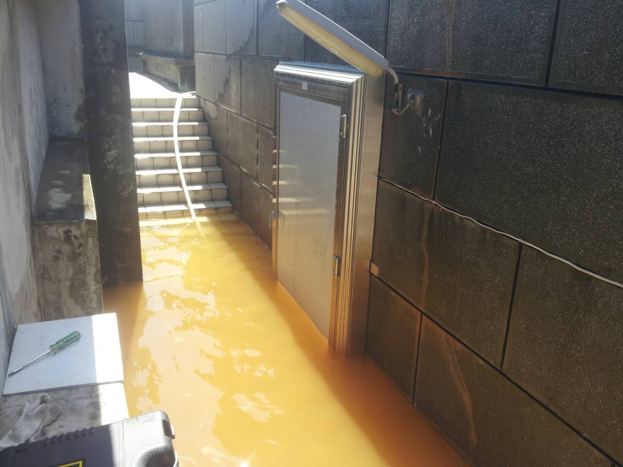 多功能防洪水密窗