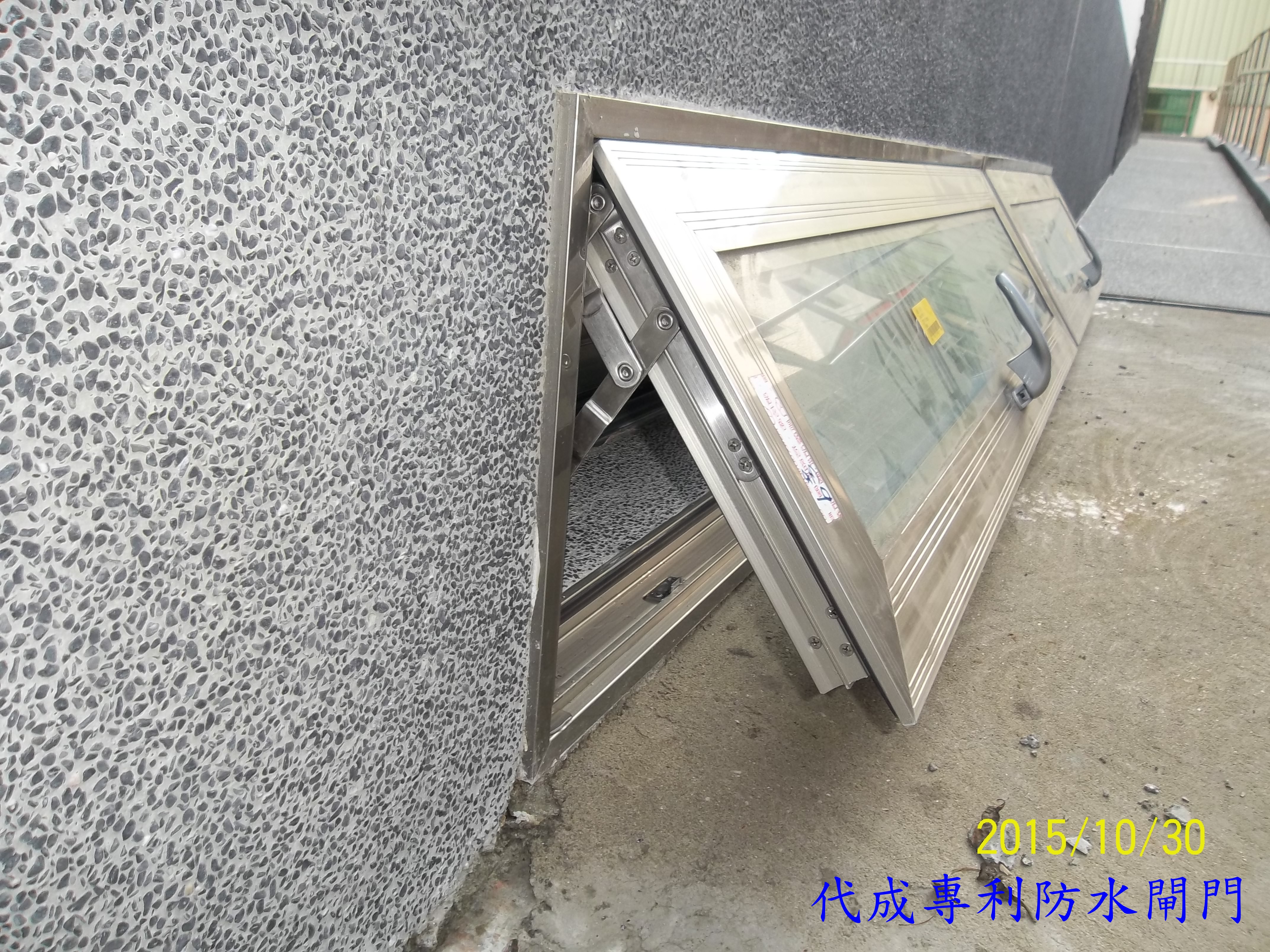 多功能防洪水密窗