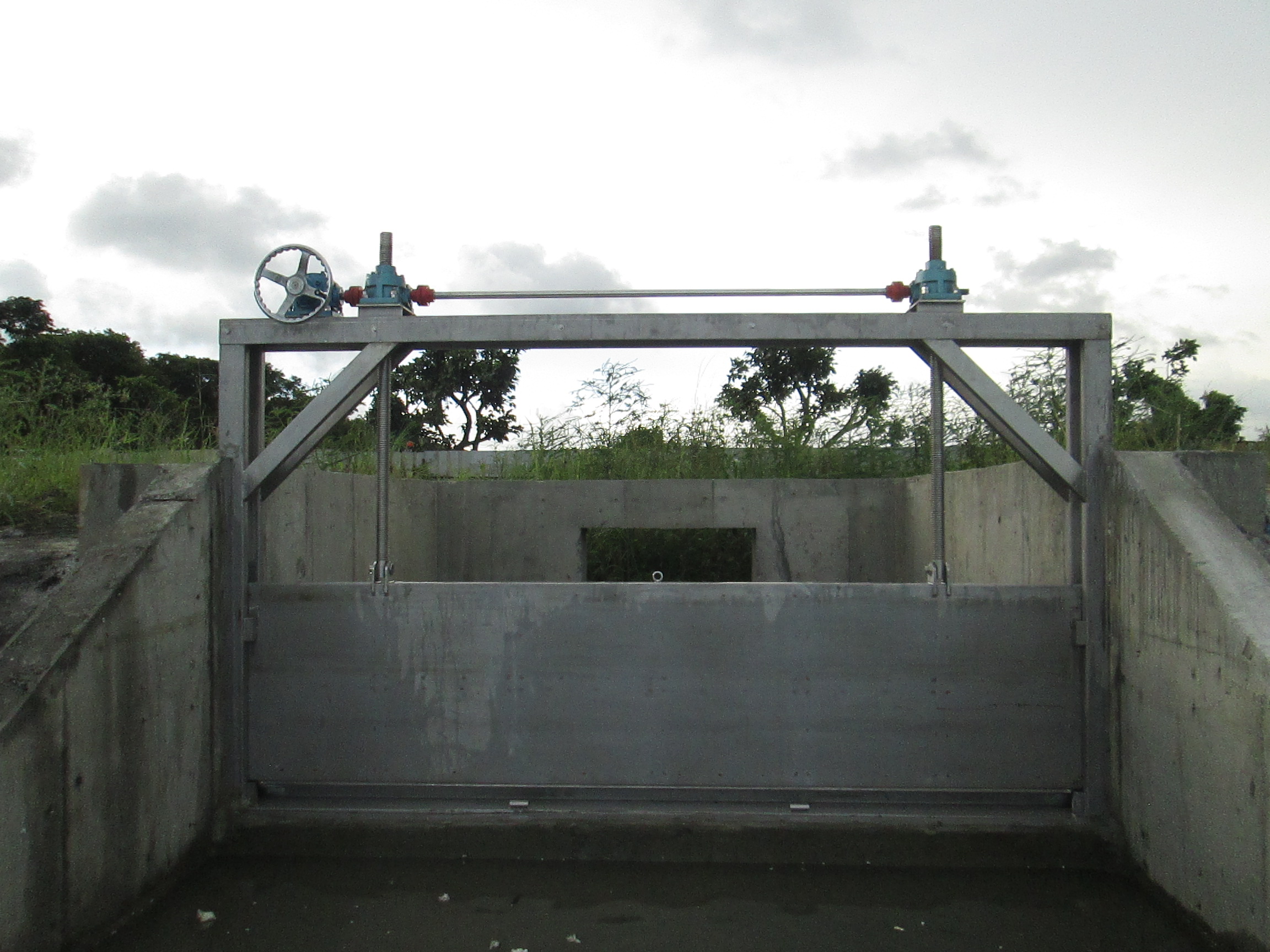 熊建營造雙牙桿溝渠