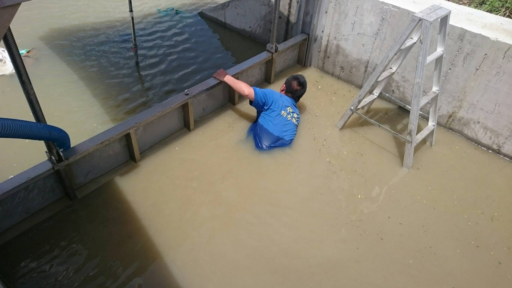 熊建營造雙牙桿溝渠