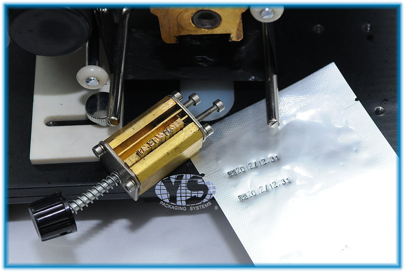 液晶螢幕自動印字機