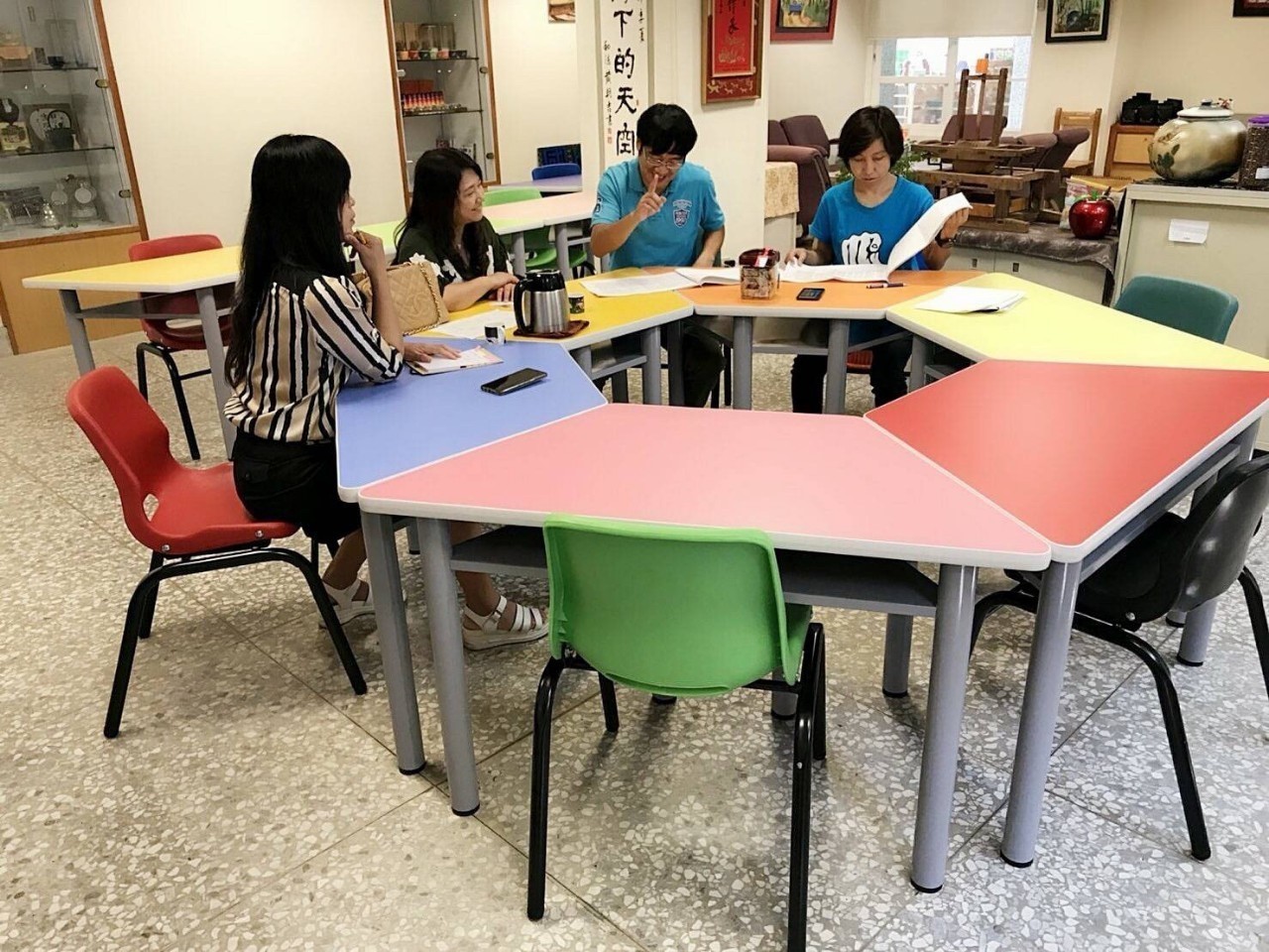 揚文事務機器---梯形桌