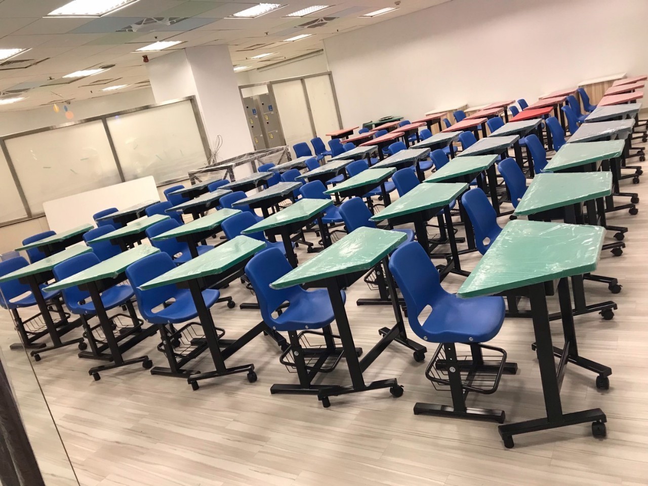 揚文事務機器---梯形桌