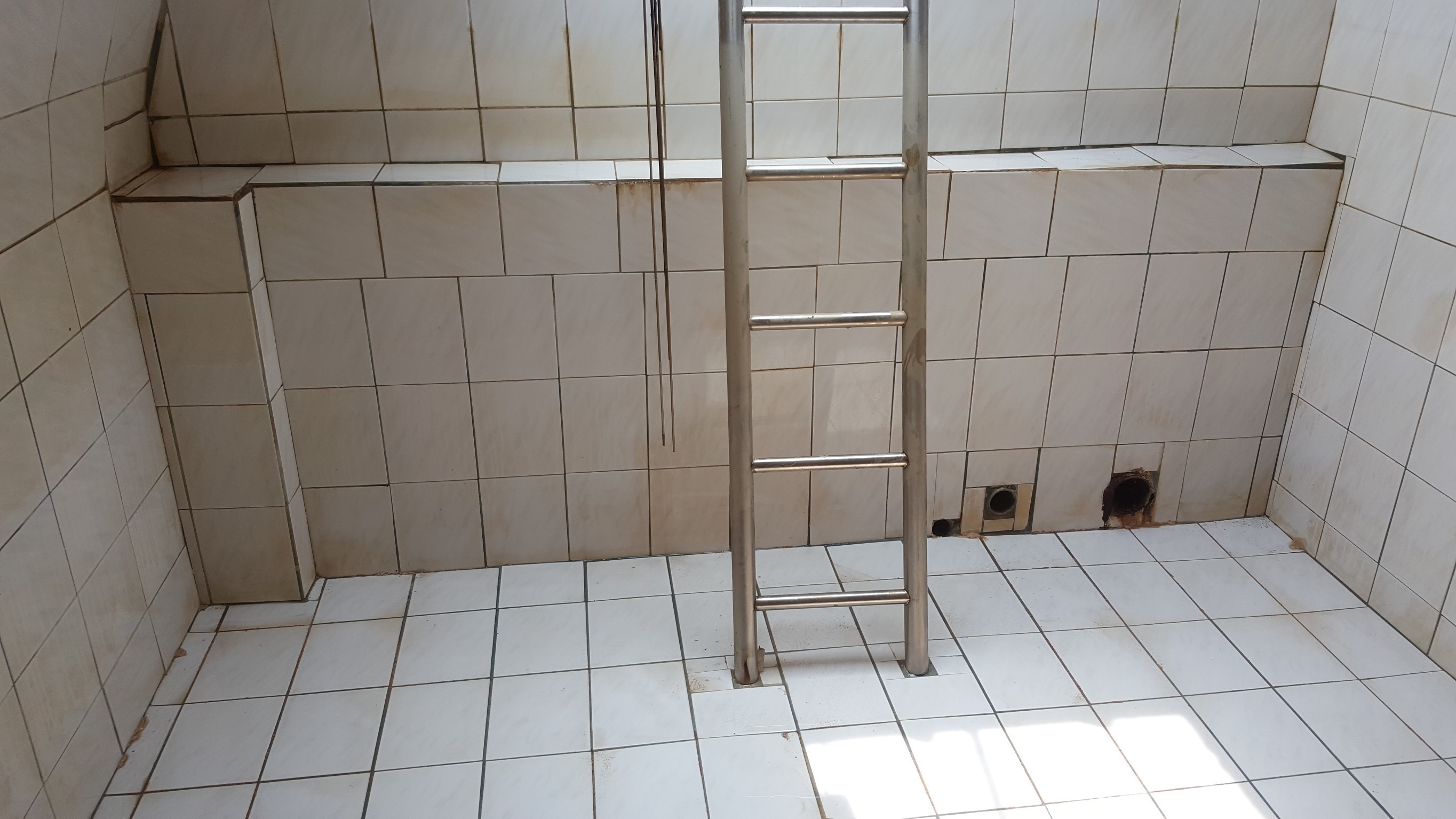 大樓水塔清洗中&nbsp;