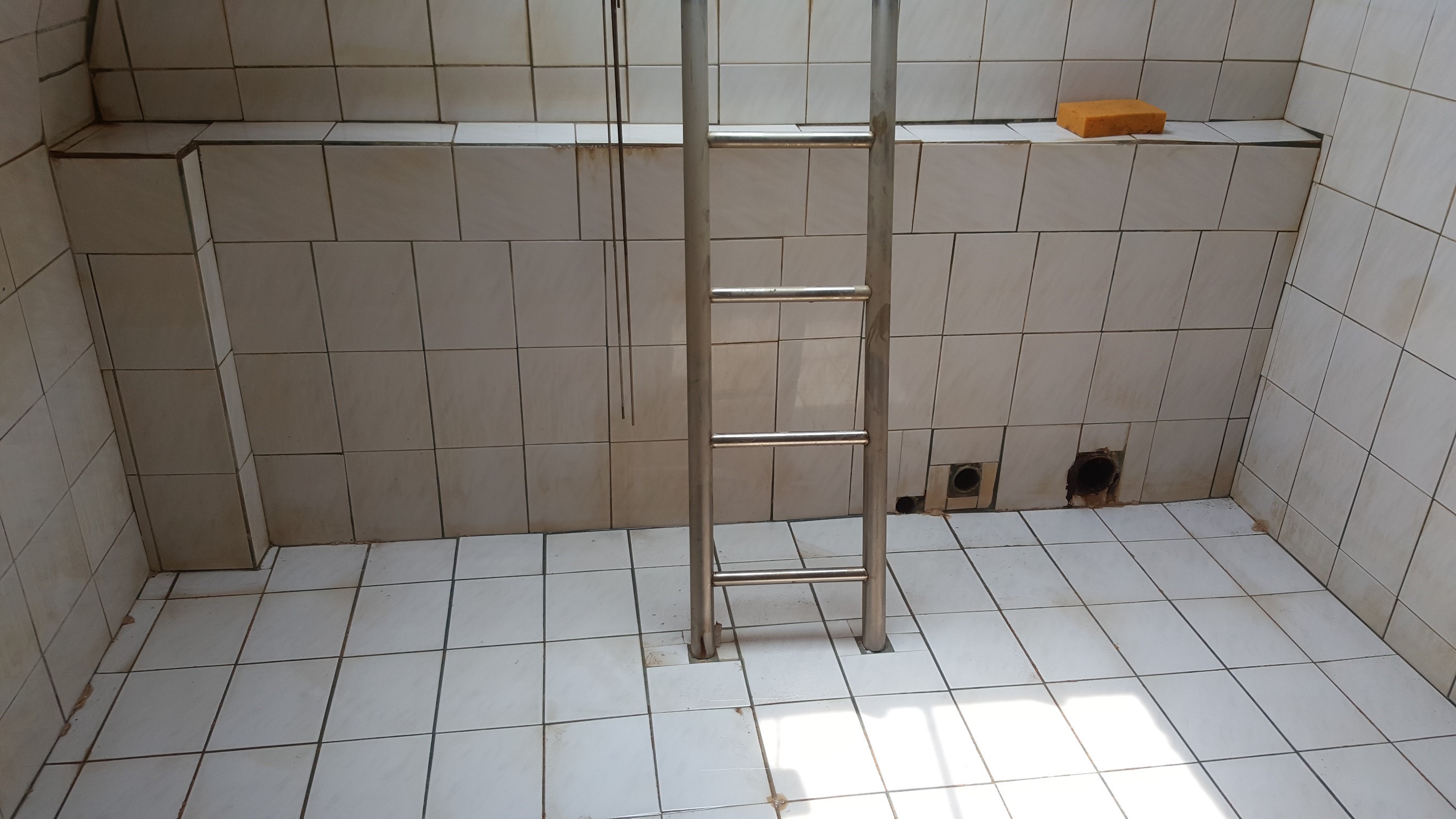 大樓水塔清洗中&nbsp;