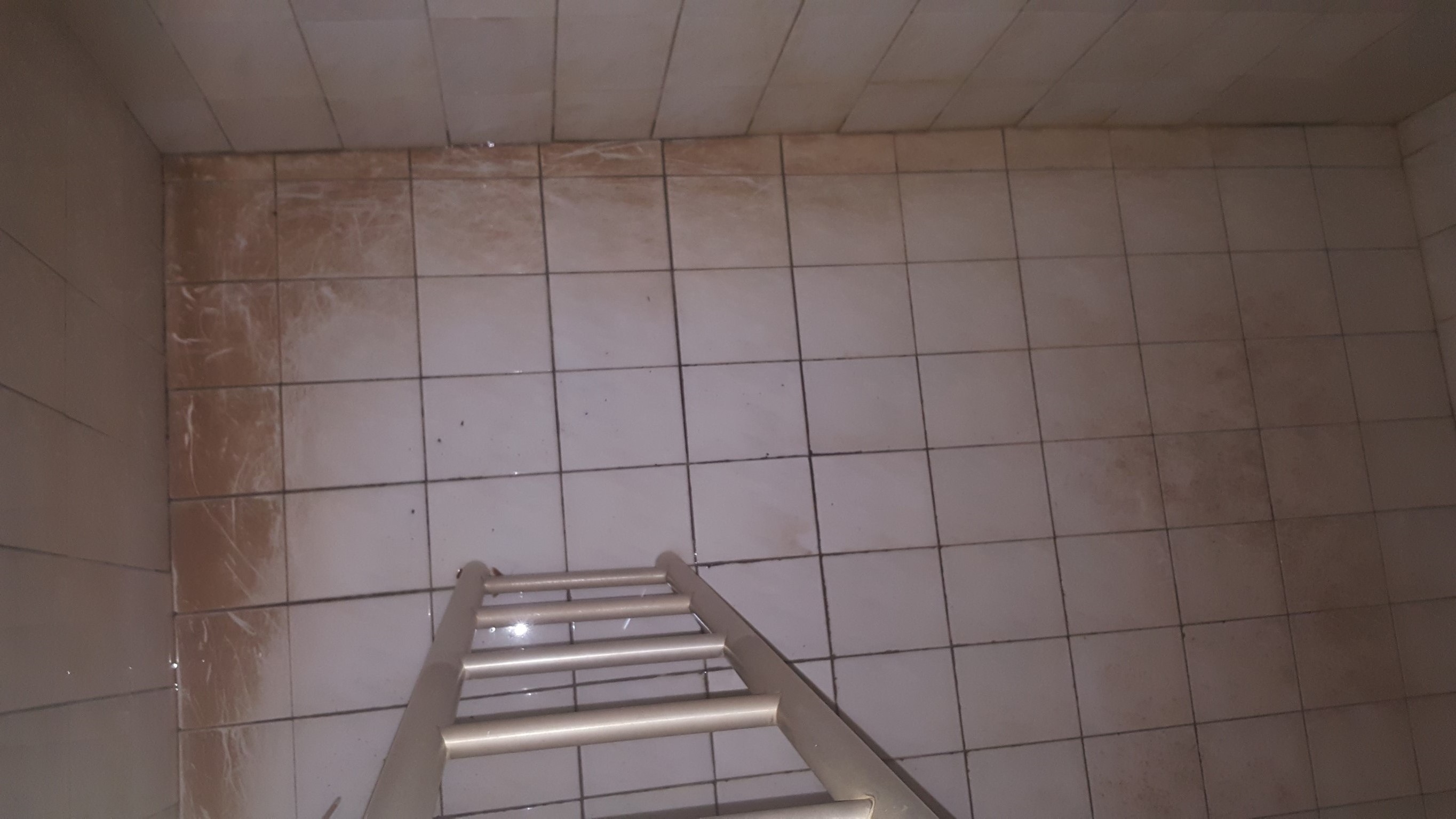 大樓水塔清洗中