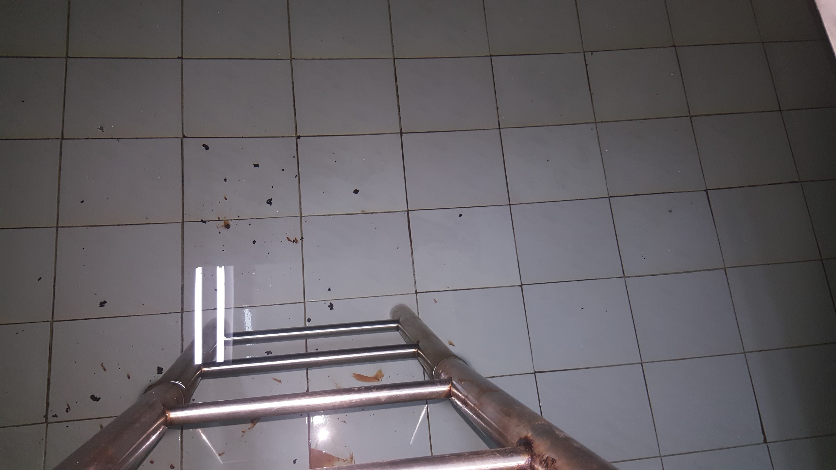 大樓水塔清洗中&nbsp;