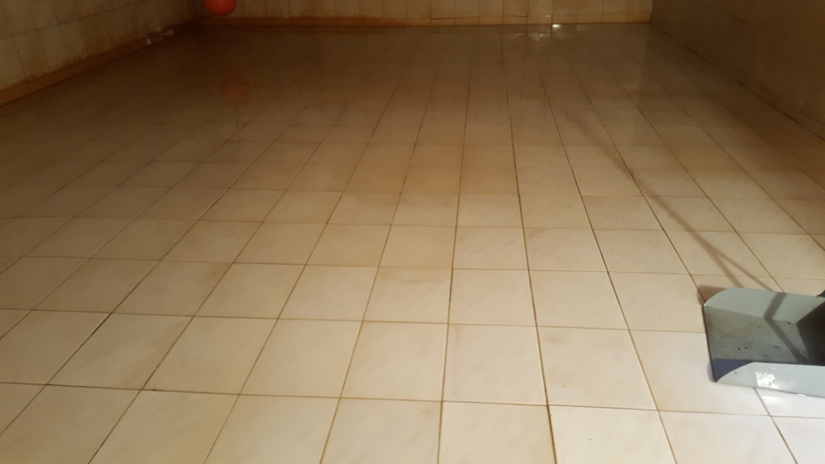 大樓水塔清洗中