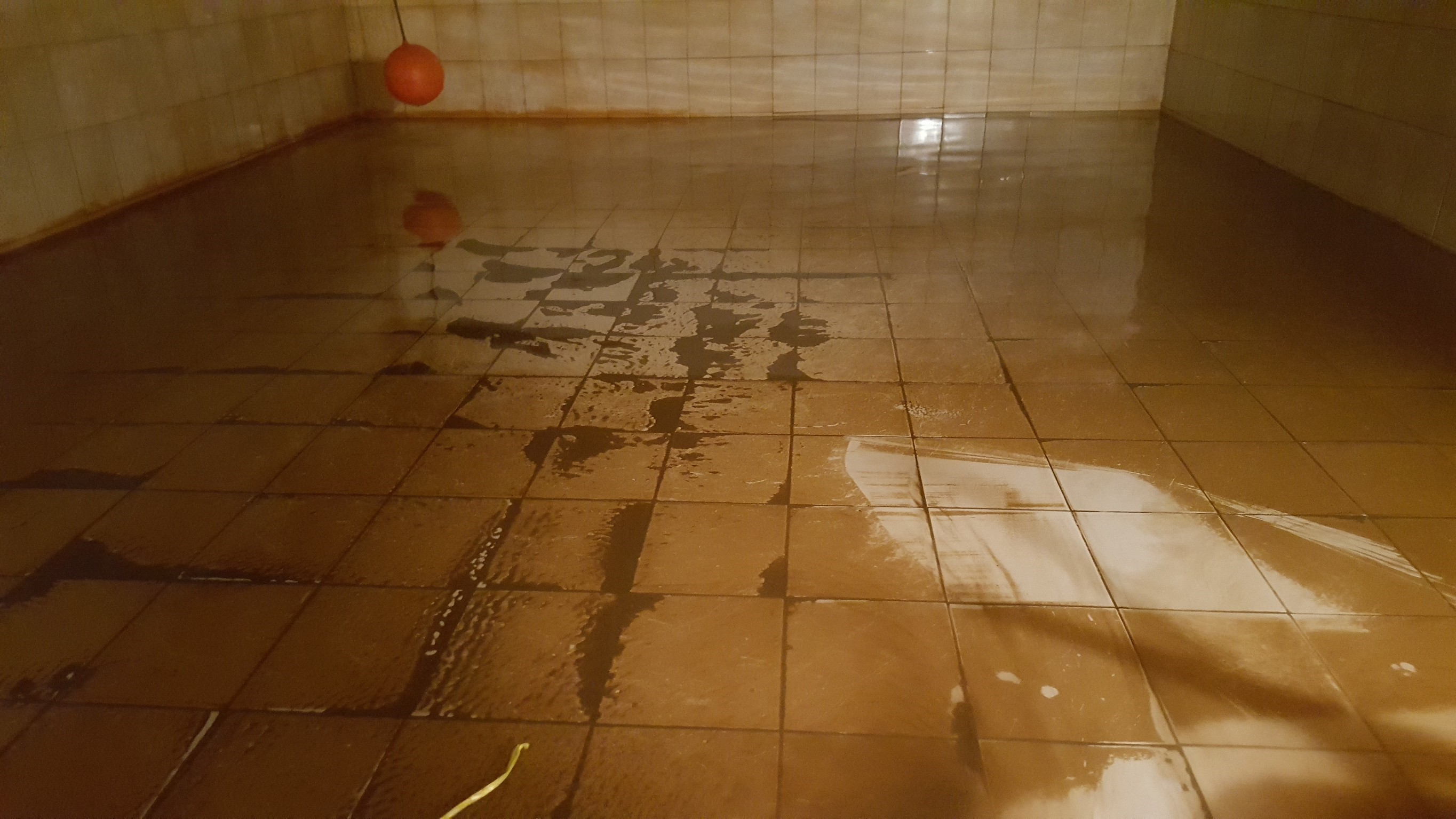 大樓水塔清洗前