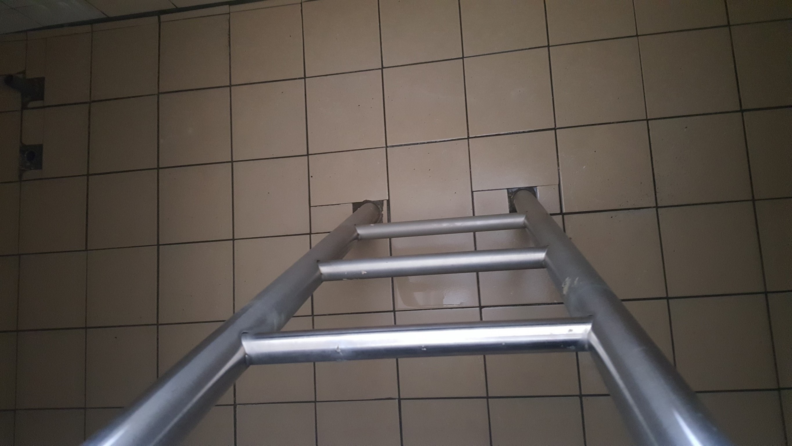 大樓水塔清洗前