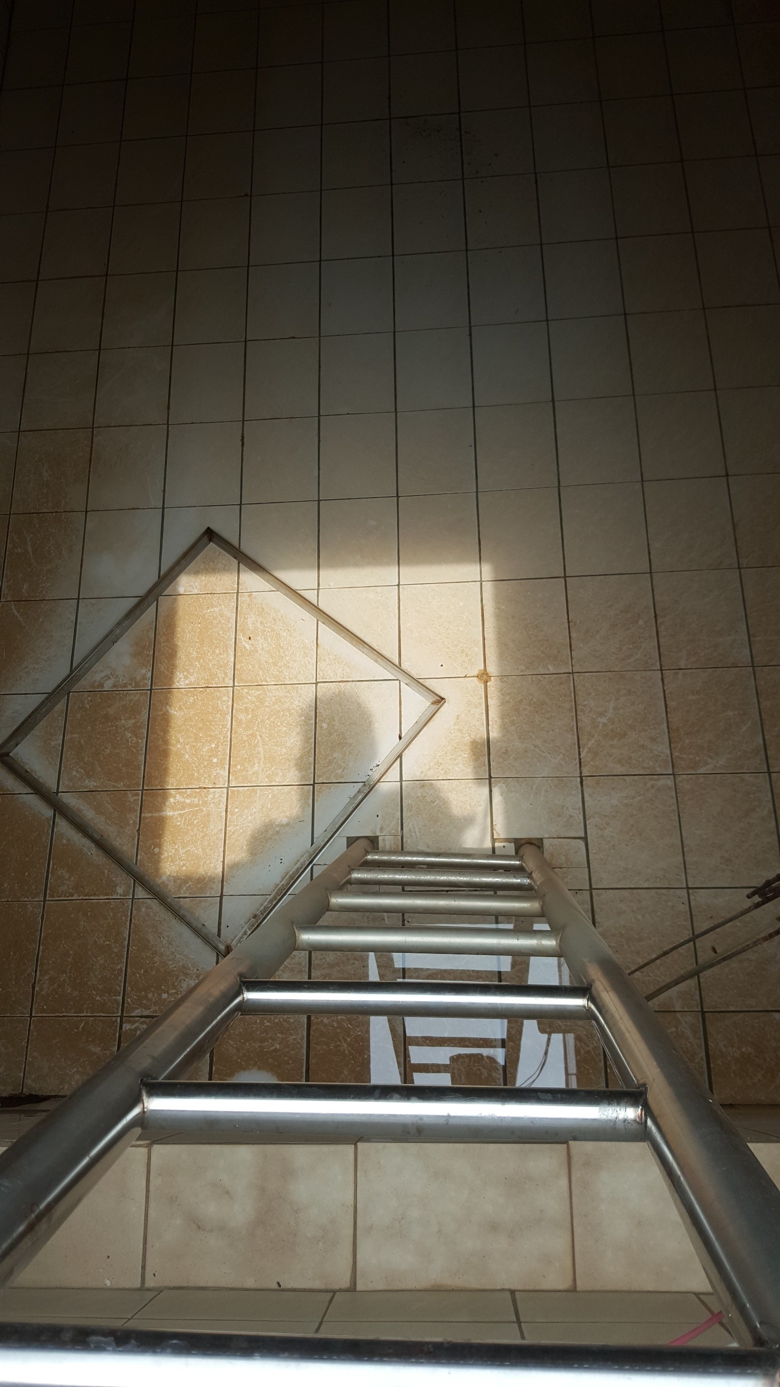 大樓水塔清洗前