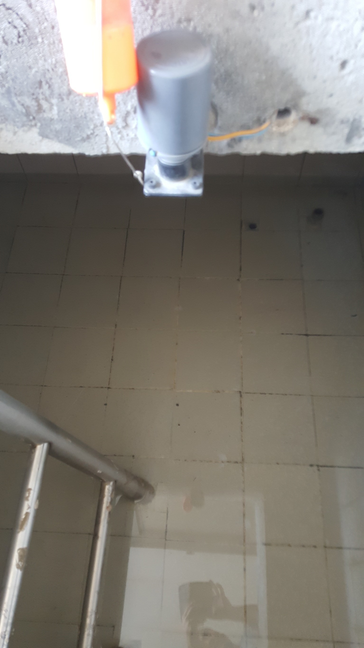 大樓水塔清洗前&nbsp;