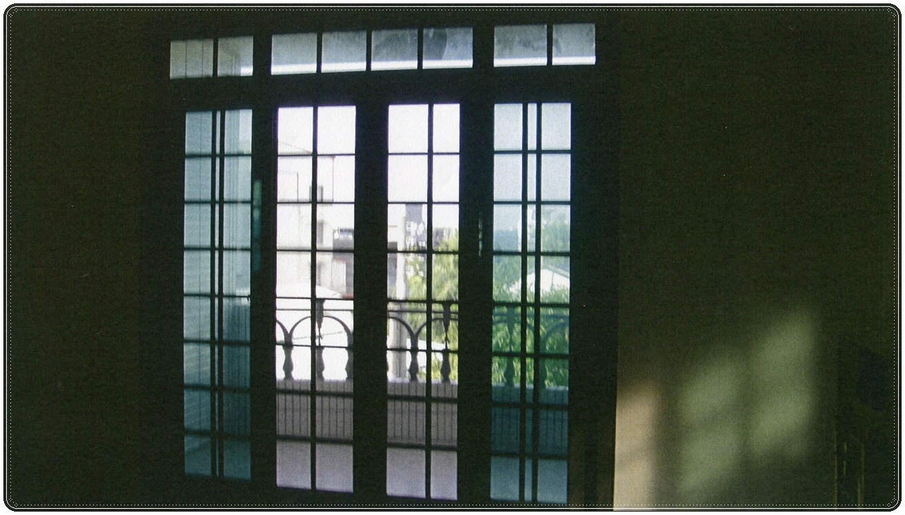 格子落地門