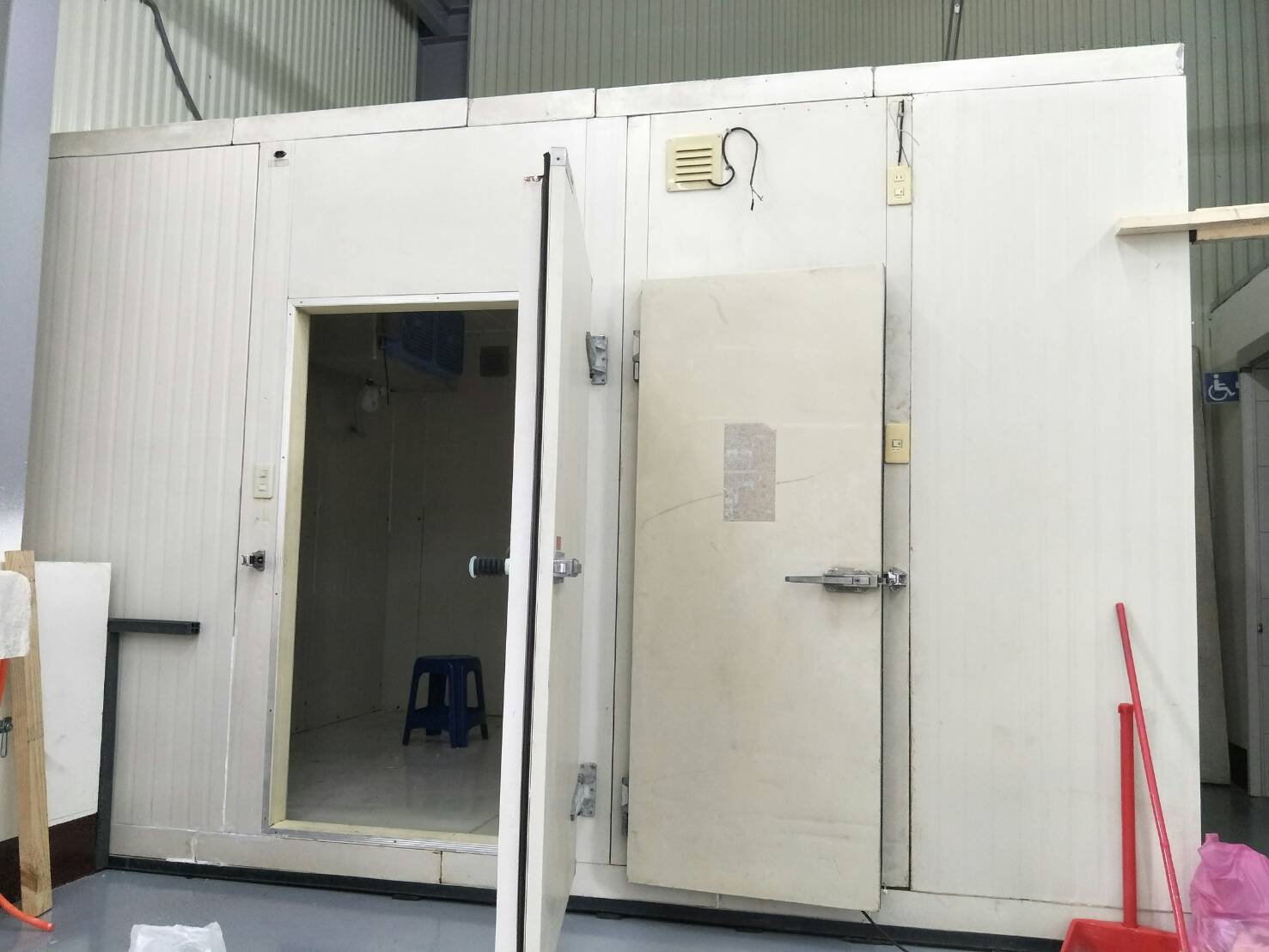 冷凍櫃組合施工