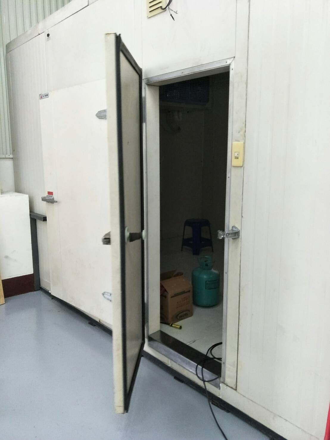 冷凍櫃組合施工