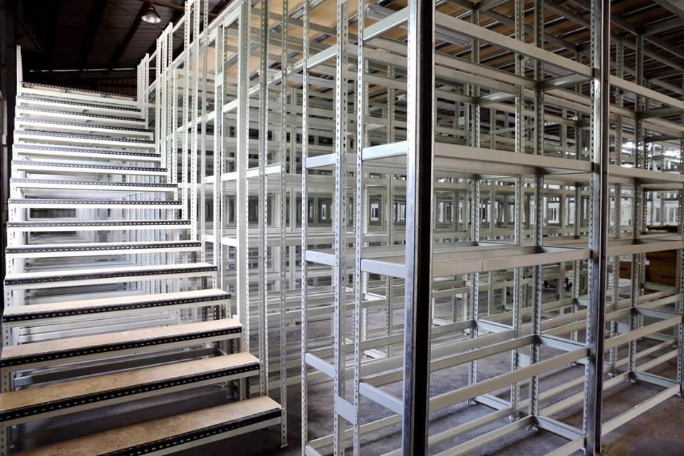 高雄公司物流～免螺絲角鋼倉庫積層式料架&amp;重量型物料架&nbsp;