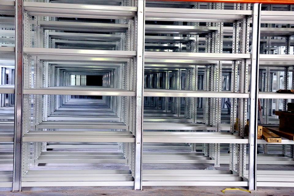 高雄公司物流～免螺絲角鋼倉庫積層式料架&amp;重量型物料架&nbsp;