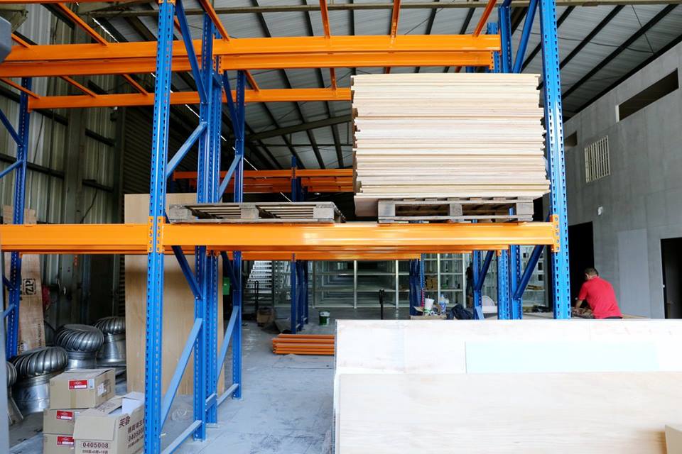 高雄公司物流～免螺絲角鋼倉庫積層式料架&amp;重量型物料架&nbsp;