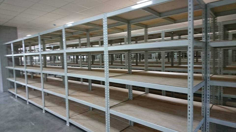 大高雄工業區～象牙白免螺絲角鋼倉儲架&nbsp;