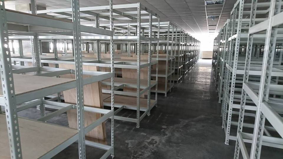 大高雄工業區～象牙白免螺絲角鋼倉儲架