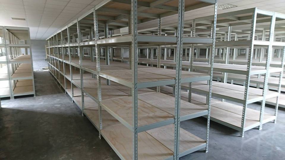大高雄工業區～象牙白免螺絲角鋼倉儲架&nbsp;