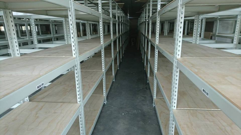 大高雄工業區～象牙白免螺絲角鋼倉儲架