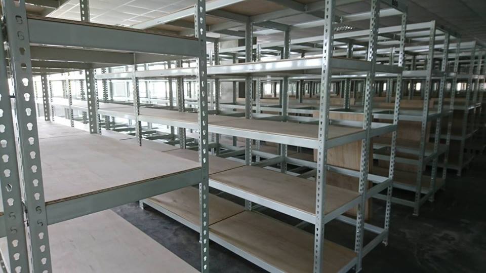 大高雄工業區～象牙白免螺絲角鋼倉儲架