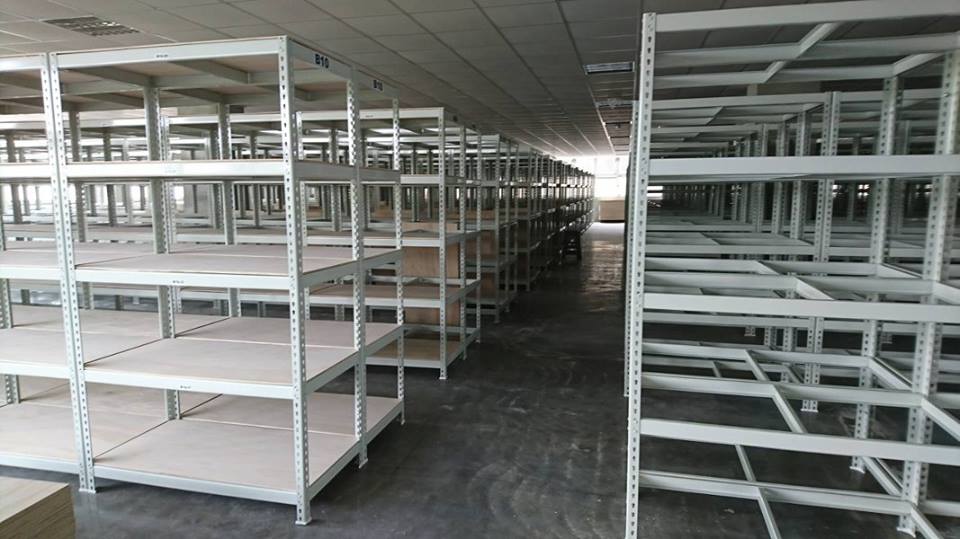 大高雄工業區～象牙白免螺絲角鋼倉儲架