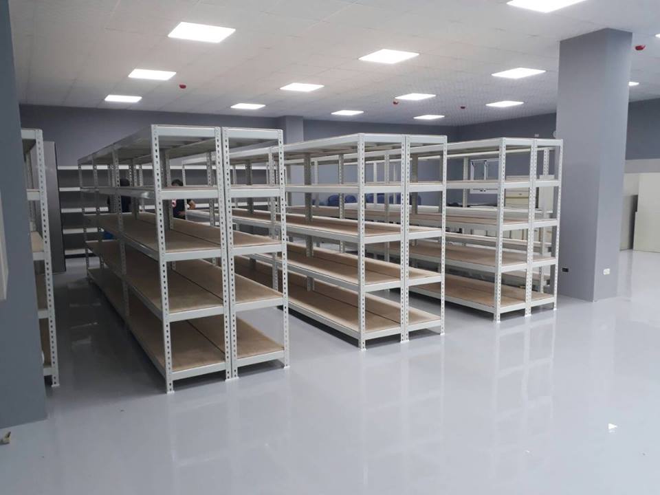 高雄螺絲公司～象牙白免螺絲角鋼倉儲物料架