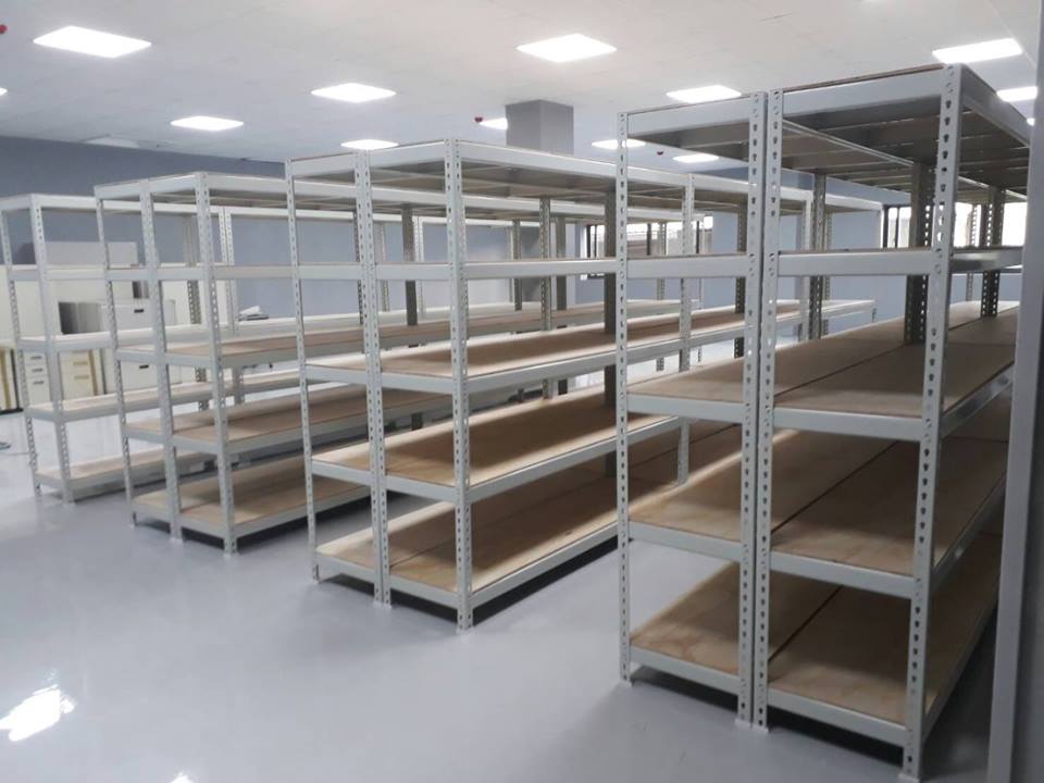高雄螺絲公司～象牙白免螺絲角鋼倉儲物料架&nbsp;