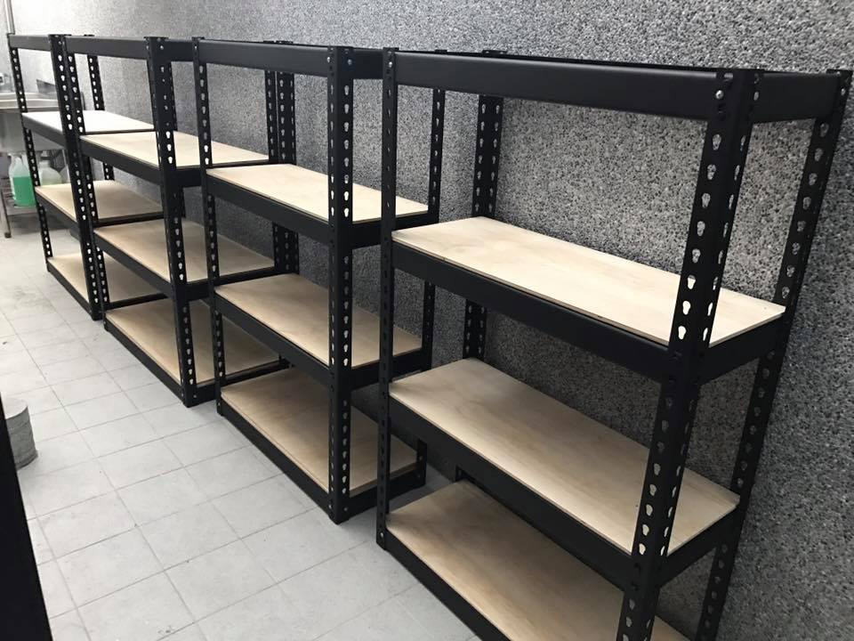 中西區民宿～消光黑角鋼置物架