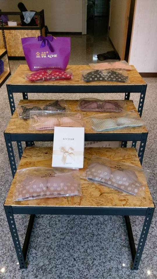 仁德區服飾店～工業風消光黑角鋼展示架&amp;OSB板